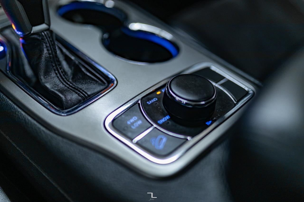 2020 Jeep Grand Cherokee 4x4 Laredo Altitude Leather Roof Nav BCam Red Deer AB