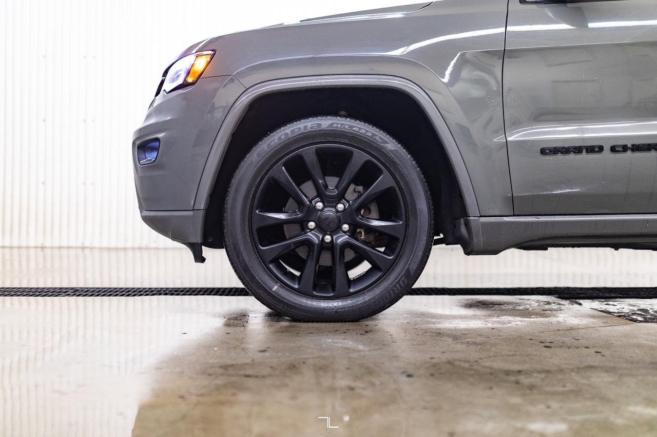 2020 Jeep Grand Cherokee 4x4 Laredo Altitude Leather Roof Nav BCam Red Deer AB