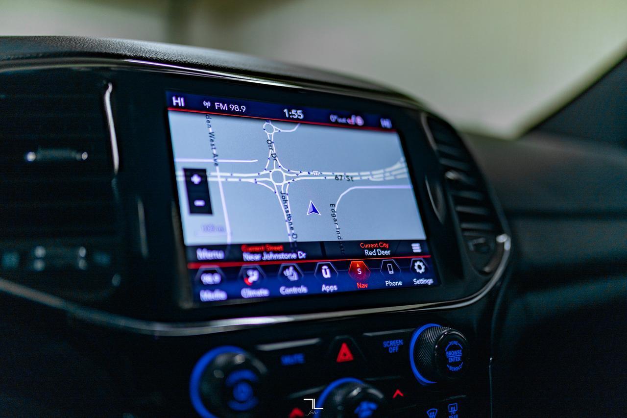 2020 Jeep Grand Cherokee 4x4 Laredo Altitude Leather Roof Nav BCam Red Deer AB