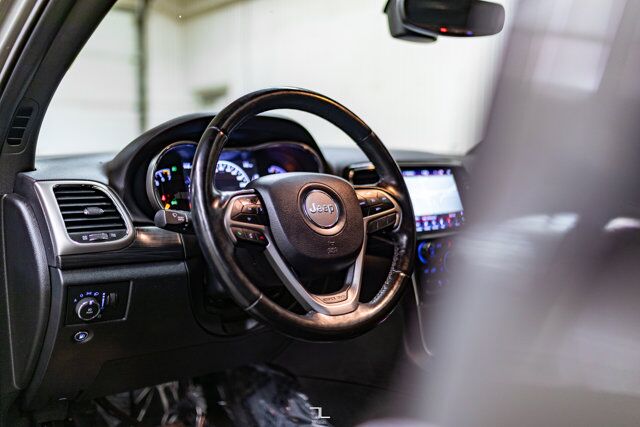 2020 Jeep Grand Cherokee 4x4 Laredo Altitude Leather Roof Nav BCam Red Deer AB