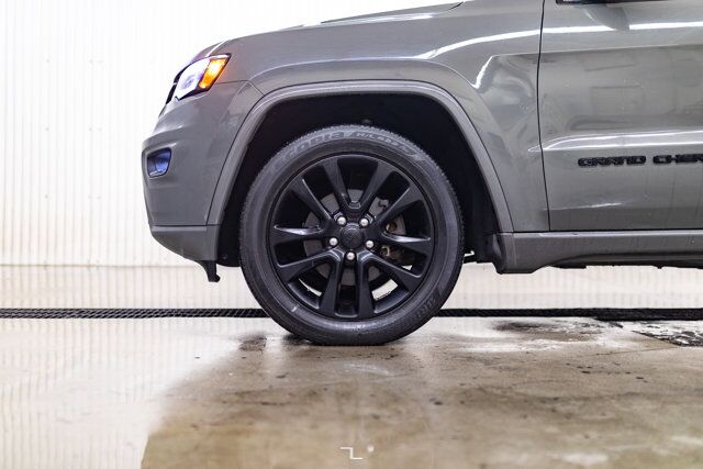 2020 Jeep Grand Cherokee 4x4 Laredo Altitude Leather Roof Nav BCam Red Deer AB