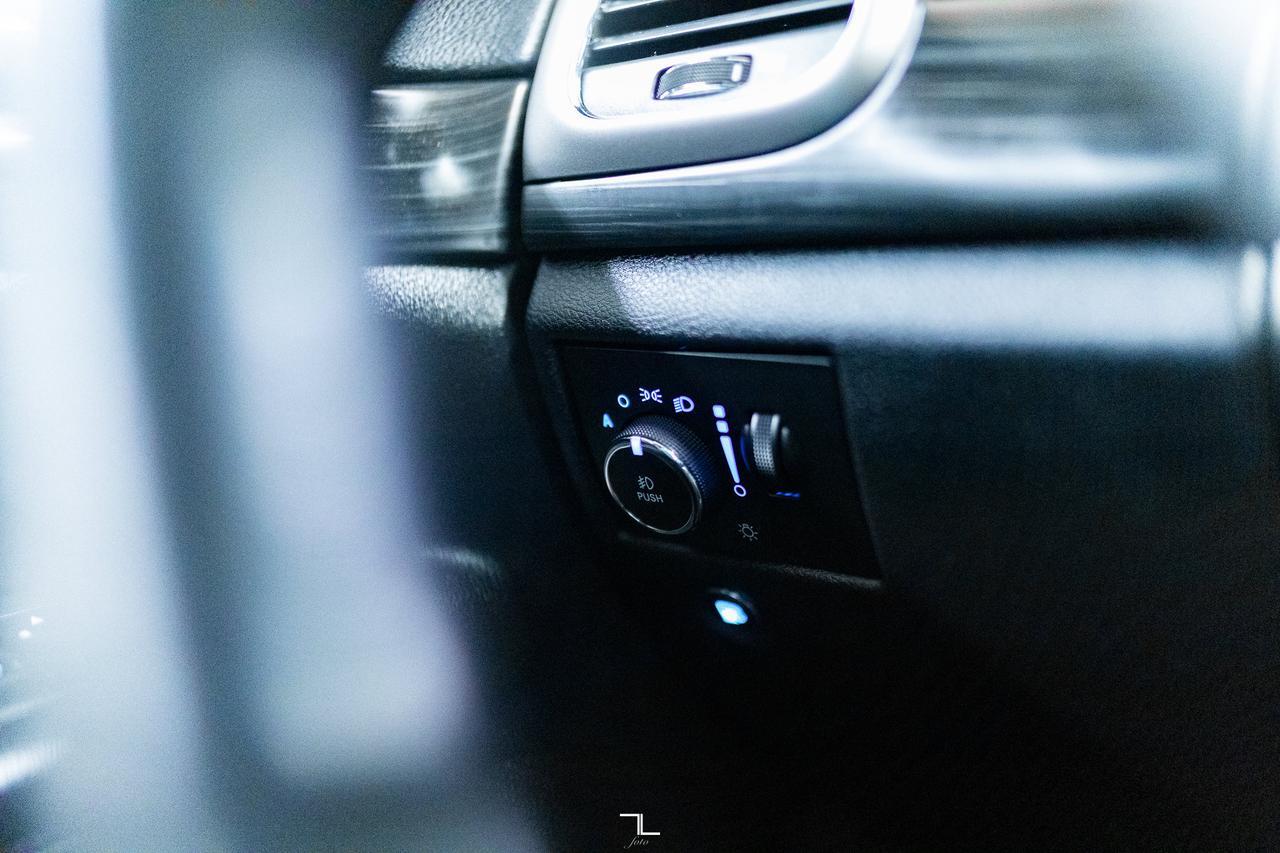 2020 Jeep Grand Cherokee 4x4 Laredo Altitude Leather Roof Nav BCam Red Deer AB