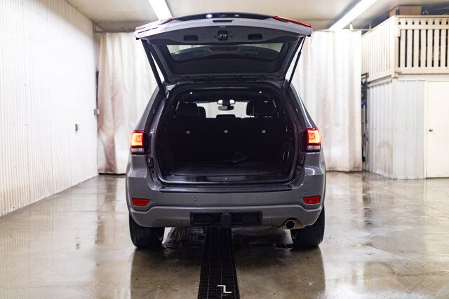 2020 Jeep Grand Cherokee 4x4 Laredo Altitude Leather Roof Nav BCam Red Deer AB