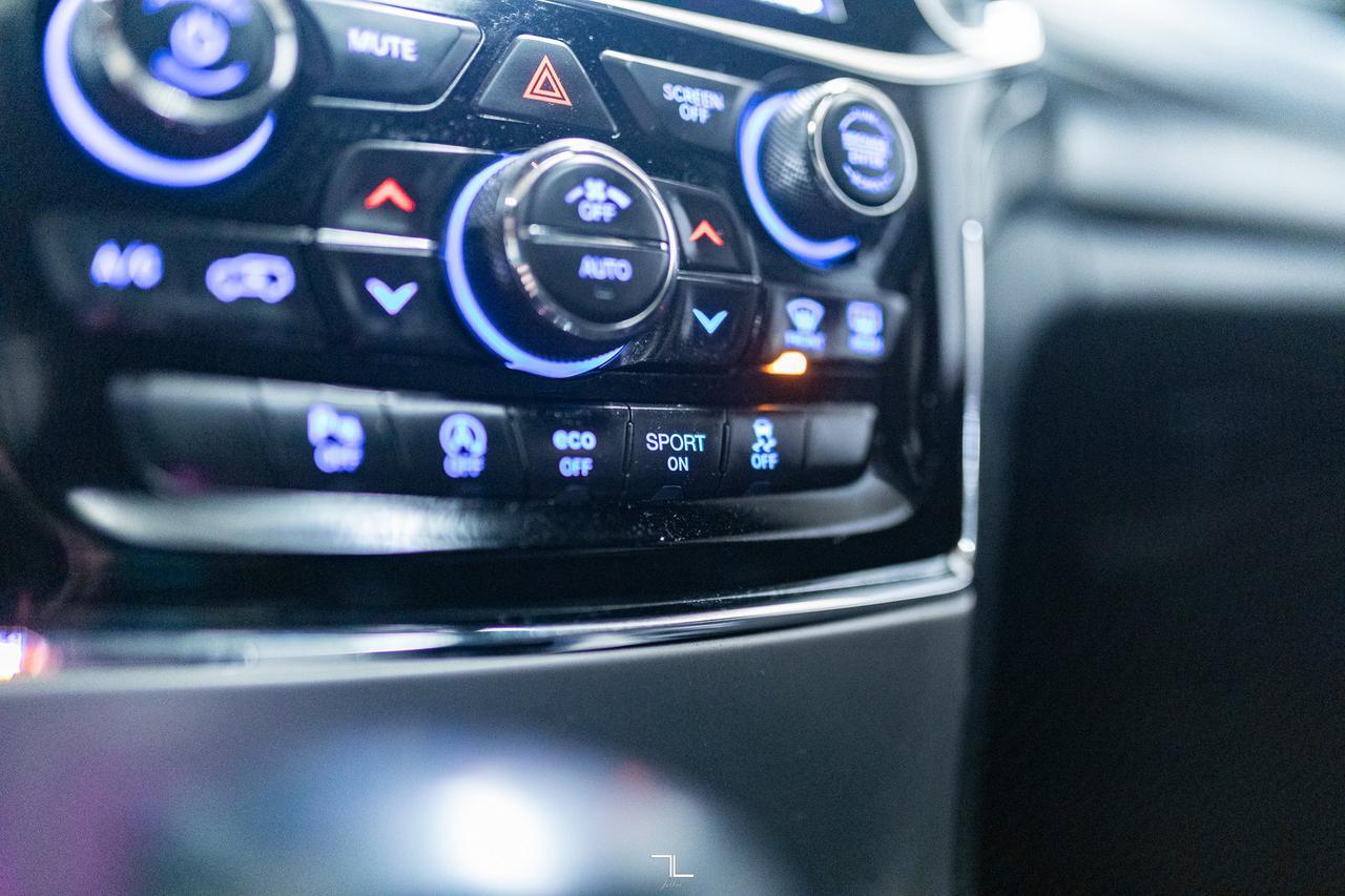 2020 Jeep Grand Cherokee 4x4 Laredo Altitude Leather Roof Nav BCam Red Deer AB