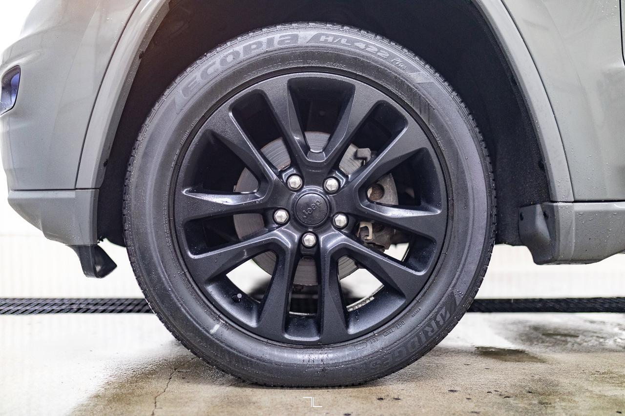 2020 Jeep Grand Cherokee 4x4 Laredo Altitude Leather Roof Nav BCam Red Deer AB