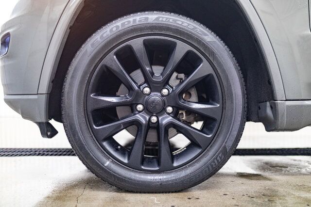 2020 Jeep Grand Cherokee 4x4 Laredo Altitude Leather Roof Nav BCam Red Deer AB