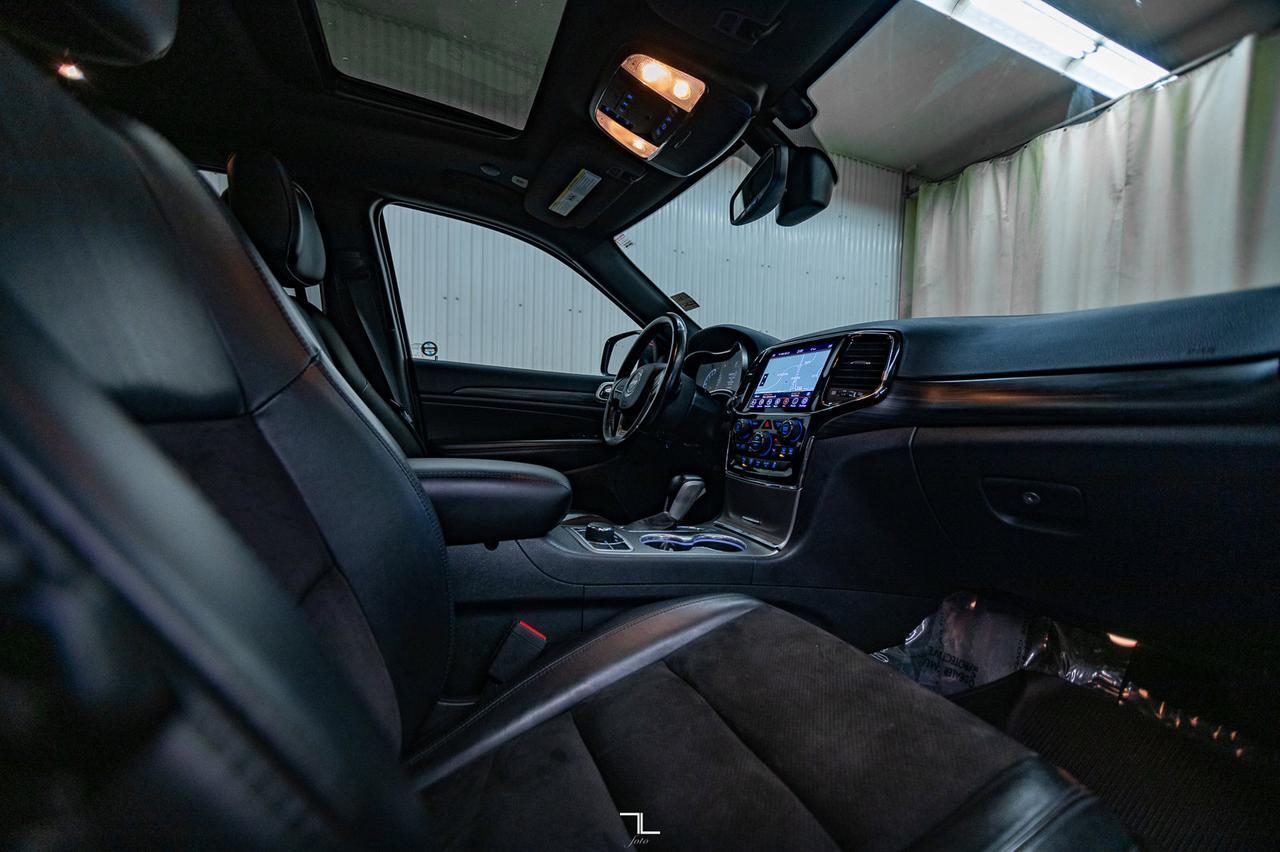 2020 Jeep Grand Cherokee 4x4 Laredo Altitude Leather Roof Nav Red Deer AB