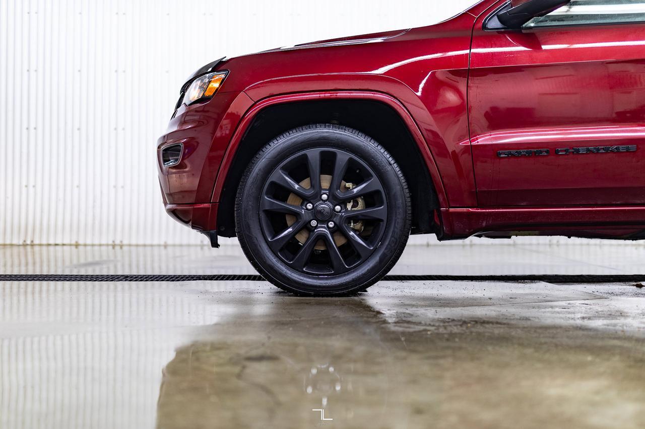 2020 Jeep Grand Cherokee 4x4 Laredo Altitude Leather Roof Nav Red Deer AB