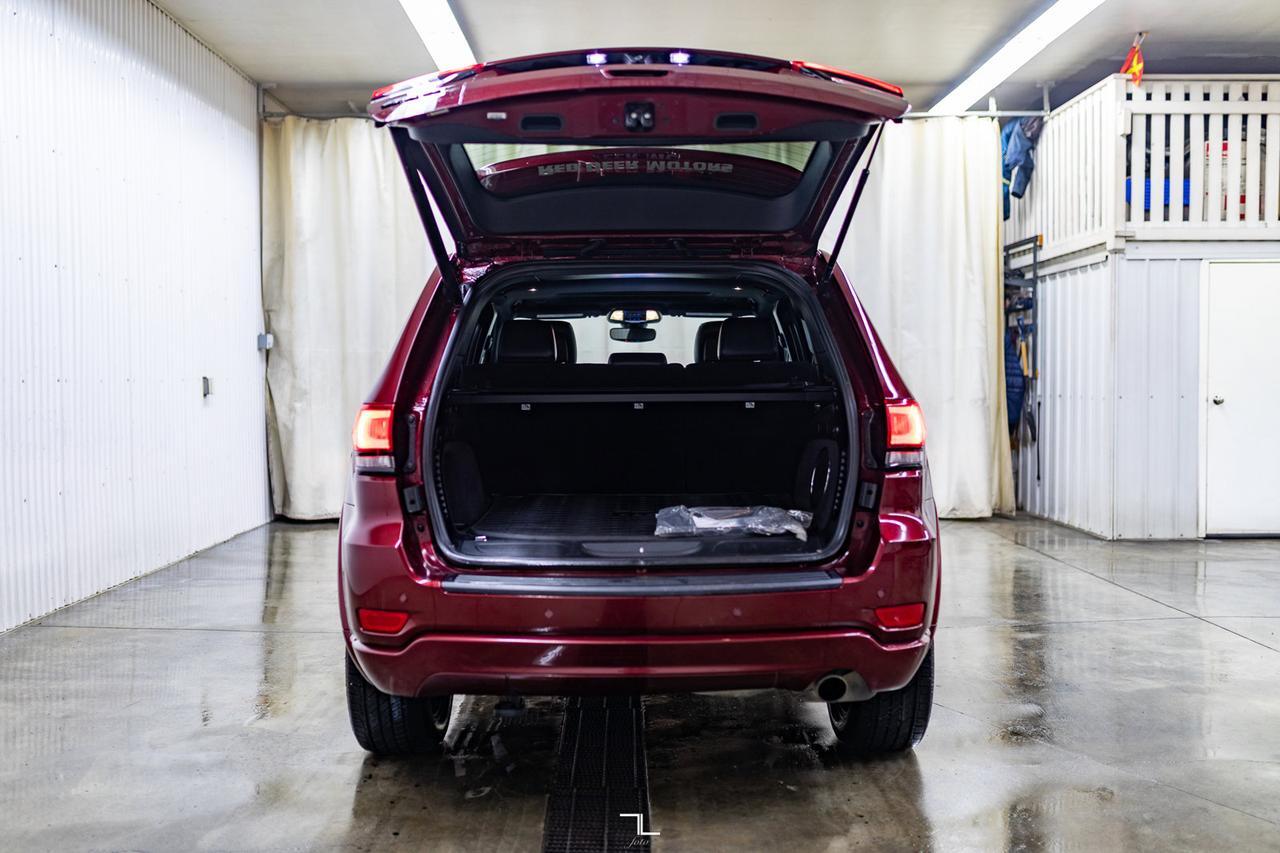 2020 Jeep Grand Cherokee 4x4 Laredo Altitude Leather Roof Nav Red Deer AB