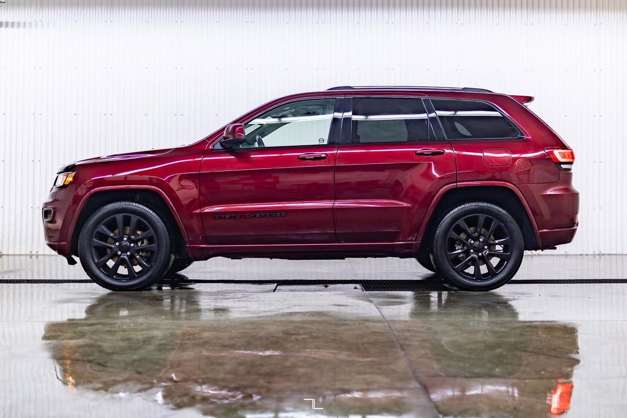 2020 Jeep Grand Cherokee 4x4 Laredo Altitude Leather Roof Nav Red Deer AB