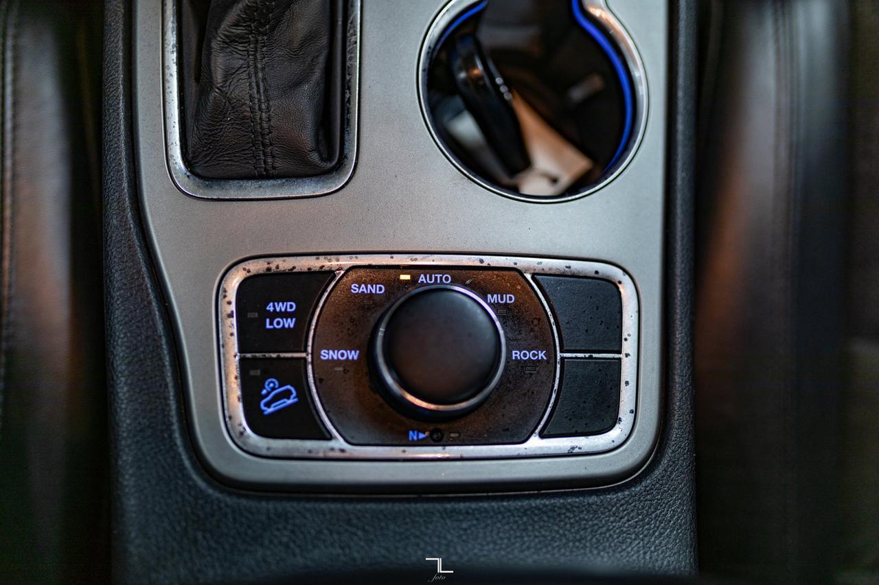 2020 Jeep Grand Cherokee 4x4 Laredo Altitude Leather Roof Nav Red Deer AB