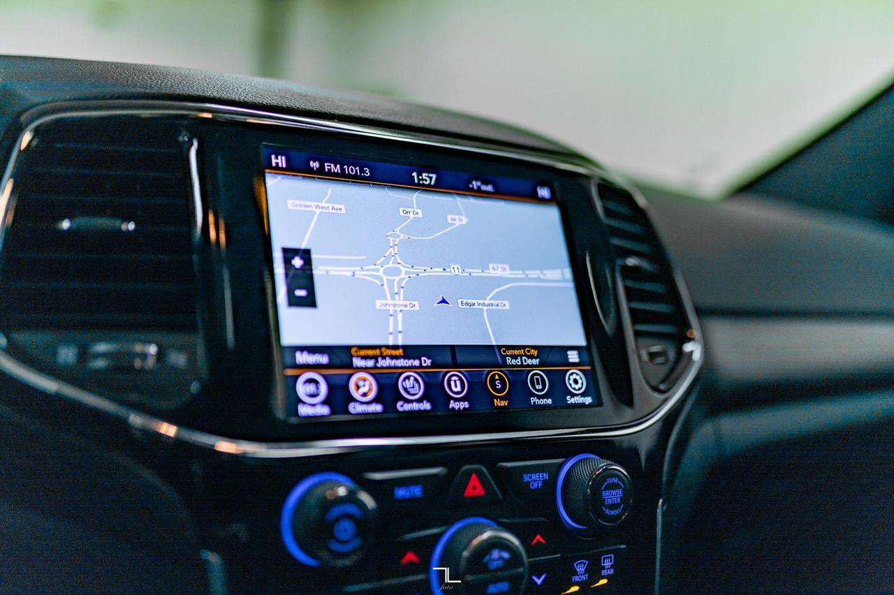 2020 Jeep Grand Cherokee 4x4 Laredo Altitude Leather Roof Nav Red Deer AB