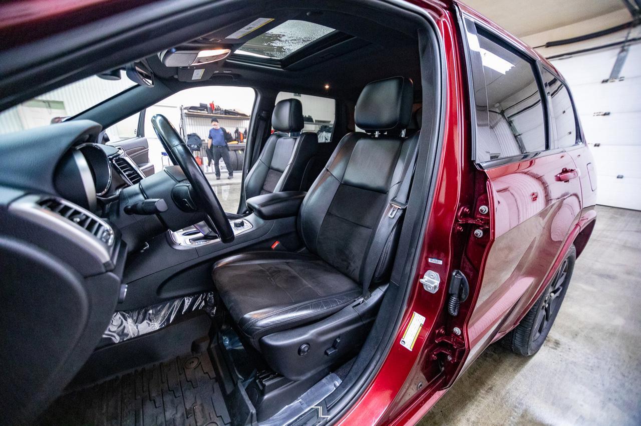 2020 Jeep Grand Cherokee 4x4 Laredo Altitude Leather Roof Nav Red Deer AB