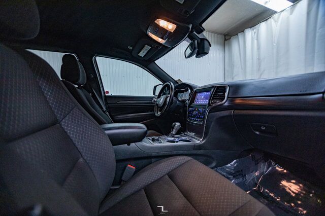 2020 Jeep Grand Cherokee 4x4 Laredo Upland BCam Red Deer AB