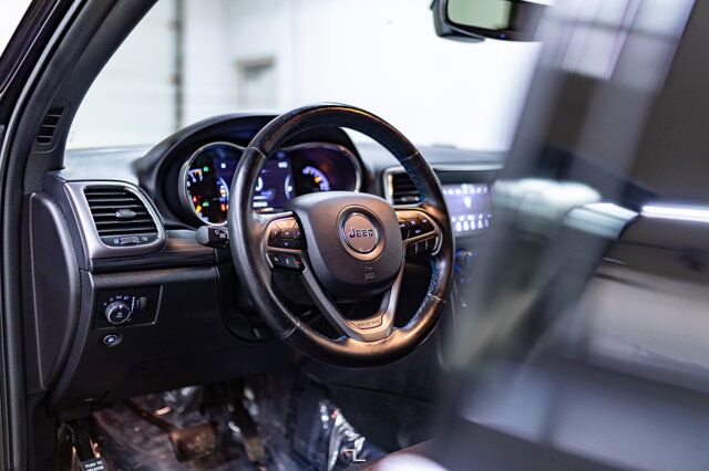 2020 Jeep Grand Cherokee 4x4 Laredo Upland BCam Red Deer AB