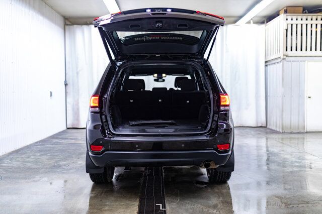 2020 Jeep Grand Cherokee 4x4 Laredo Upland BCam Red Deer AB