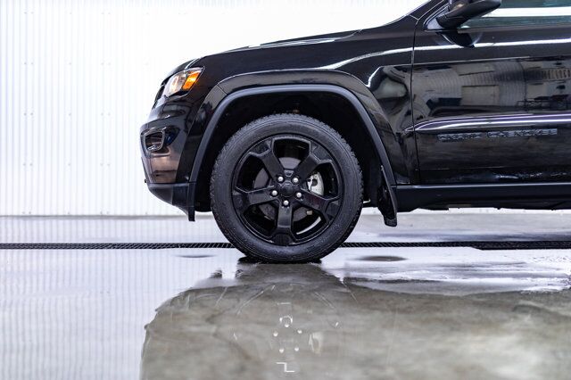 2020 Jeep Grand Cherokee 4x4 Laredo Upland BCam Red Deer AB