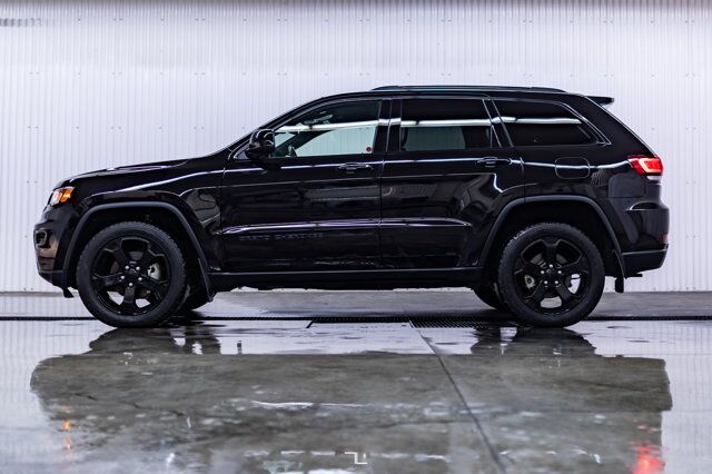 2020 Jeep Grand Cherokee 4x4 Laredo Upland BCam Red Deer AB