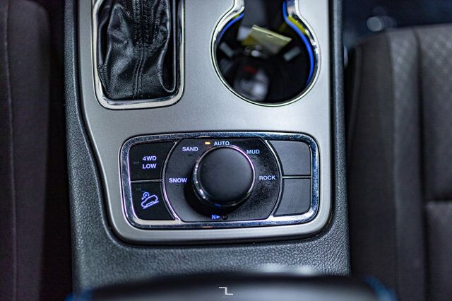 2020 Jeep Grand Cherokee 4x4 Laredo Upland BCam Red Deer AB