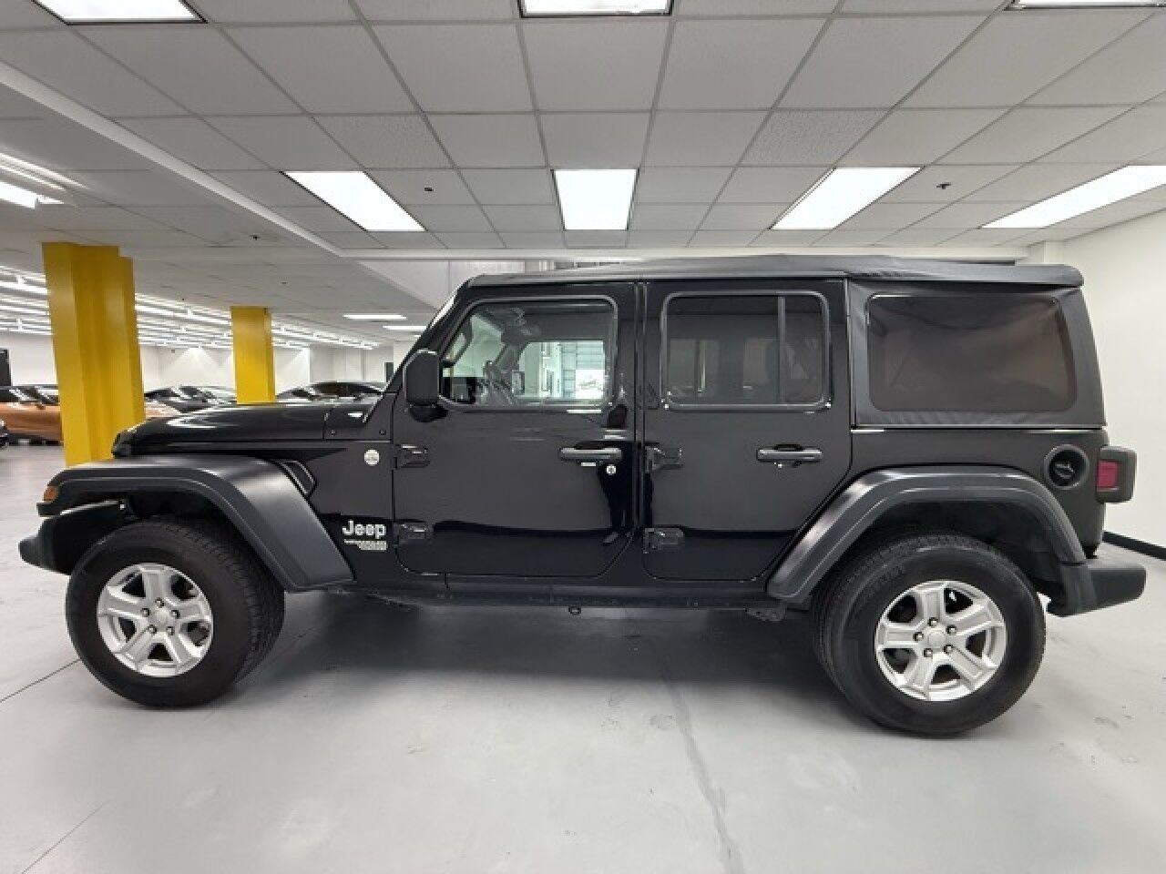 2020 Jeep Wrangler Unlimited Black and Tan