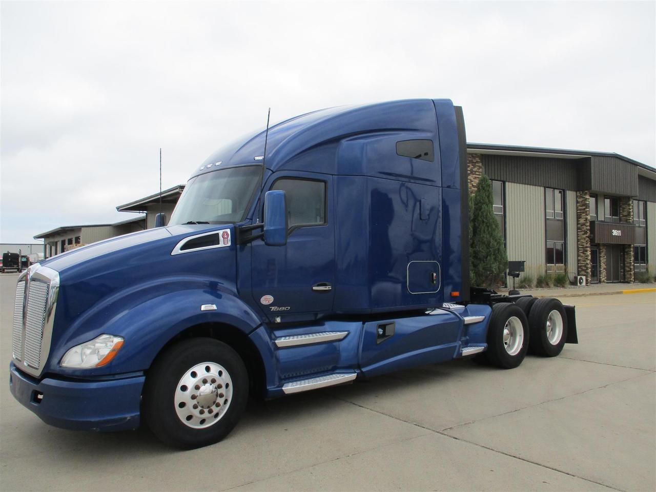 2020 Kenworth T680 76&quot; Raised Roof Fargo ND
