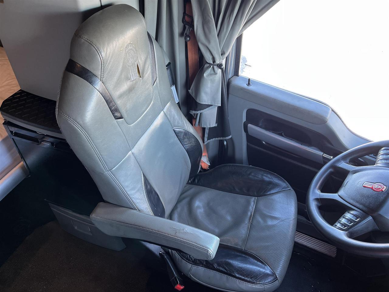 2020 Kenworth T680 - image 10