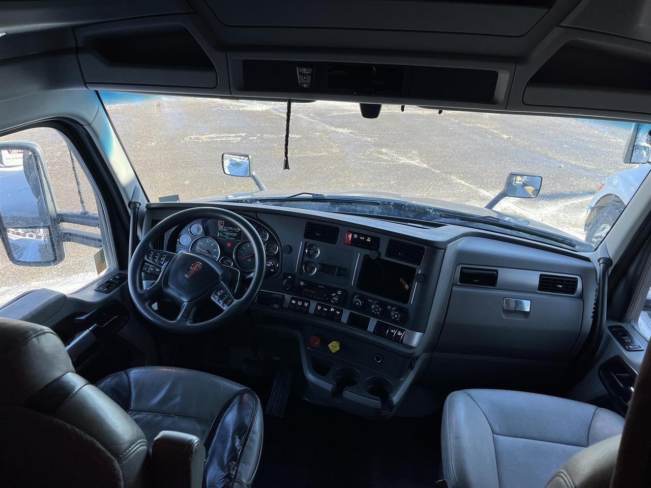 2020 Kenworth T680 - image 11