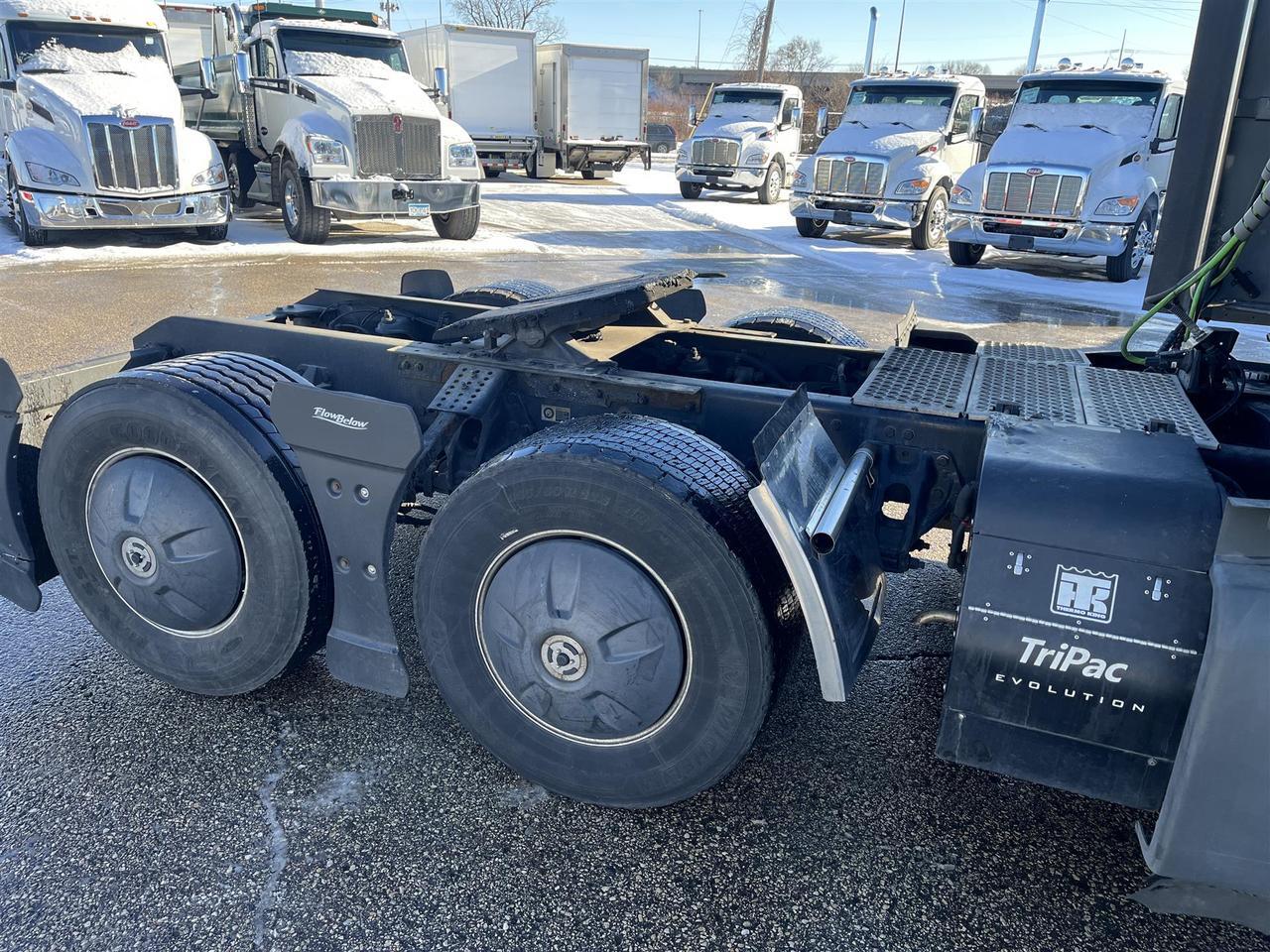 2020 Kenworth T680 - image 3