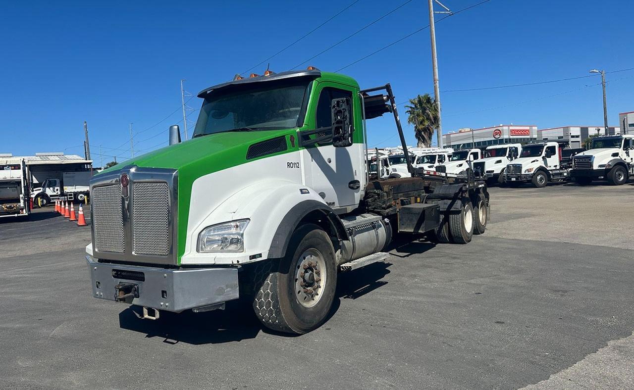 2020 Kenworth T880 75,000 lb American Roll-Off Truck