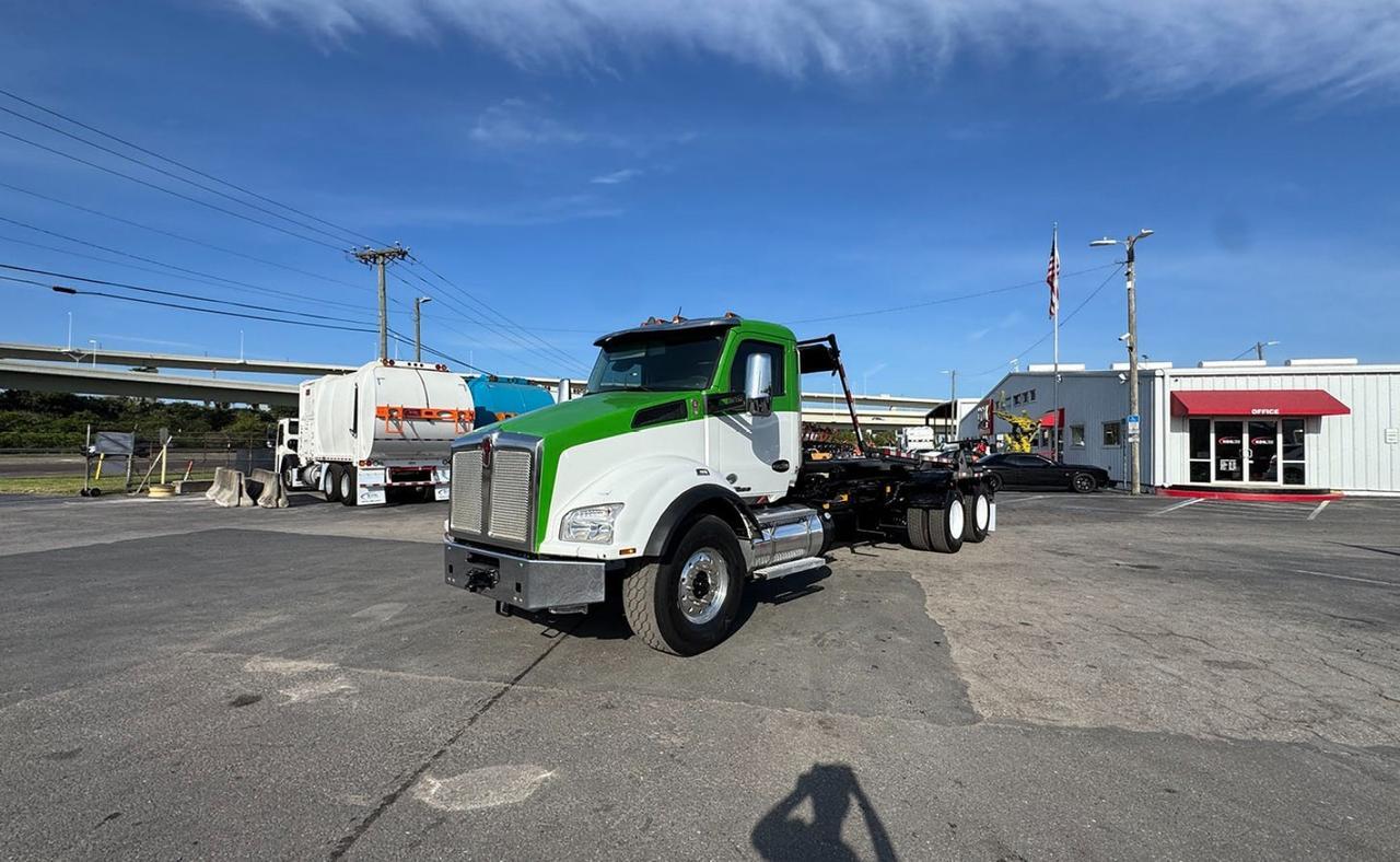 2020 Kenworth T880 75,000 lb American Roll-Off Truck