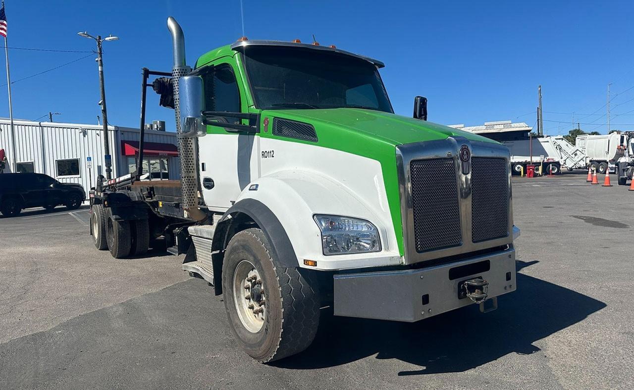 2020 Kenworth T880 75,000 lb American Roll-Off Truck