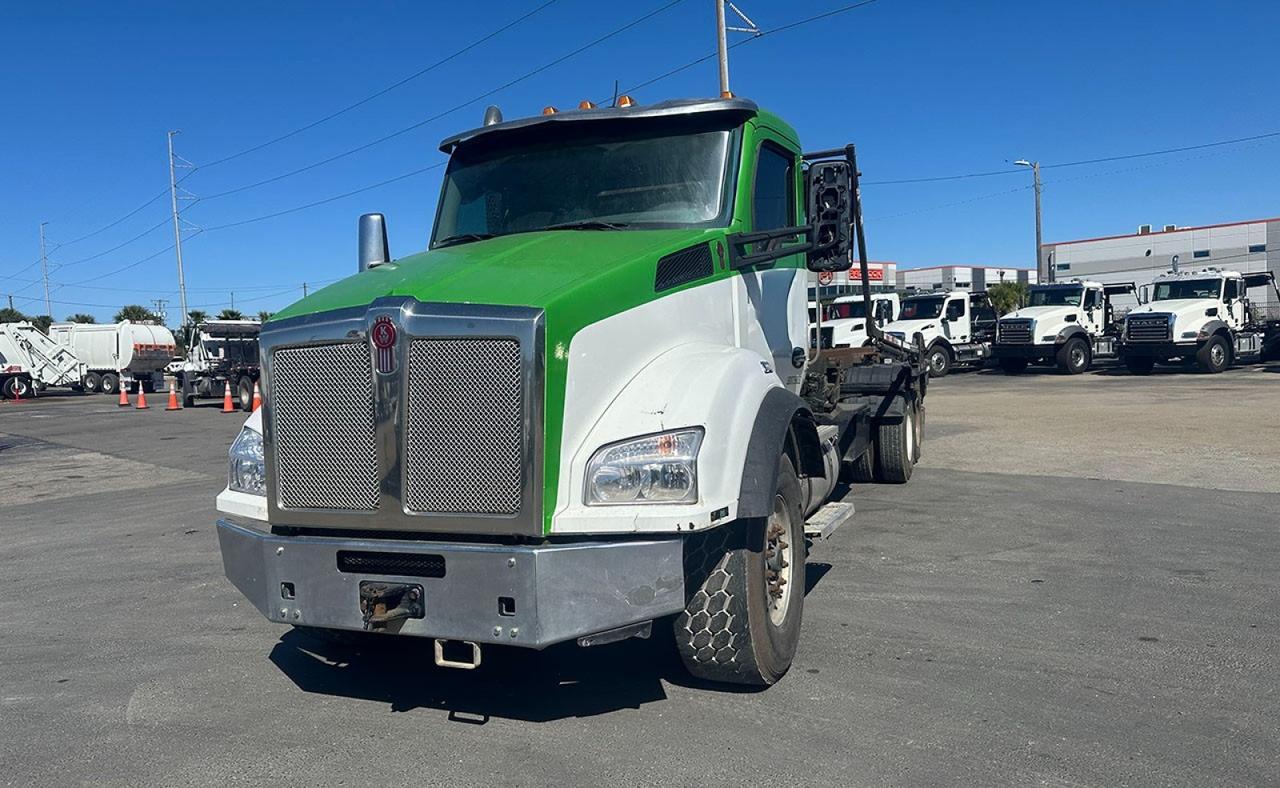 2020 Kenworth T880 75,000 lb American Roll-Off Truck