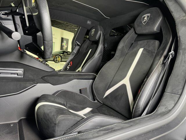 2020 Lamborghini Aventador SVJ comfort seats, Sensonum audio system, carbon galore AND MORE!! Fort Lauderdale FL