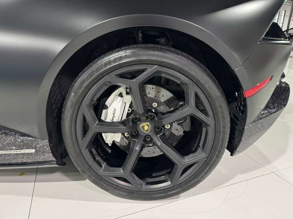 2020 Lamborghini Huracan EVO ALL-WHEEL DRIVE! forged carbon body kit, Sensonum audio system, interior forged carbon AND MORE!! Fort Lauderdale FL