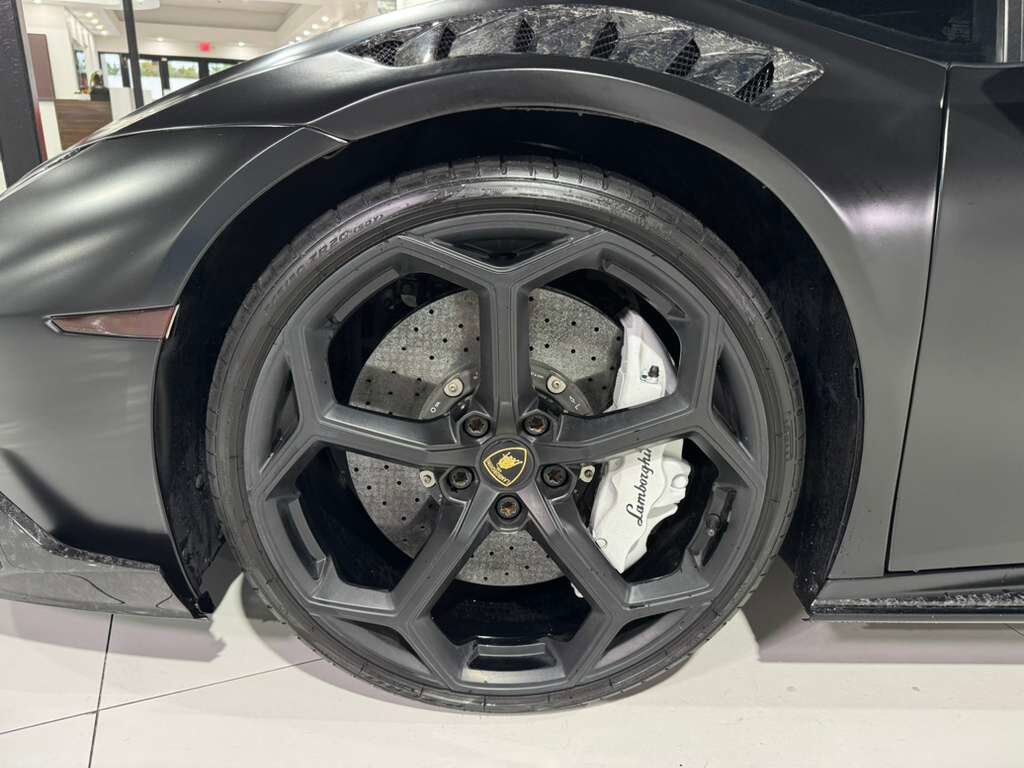 2020 Lamborghini Huracan EVO ALL-WHEEL DRIVE! forged carbon body kit, Sensonum audio system, interior forged carbon AND MORE!! Fort Lauderdale FL