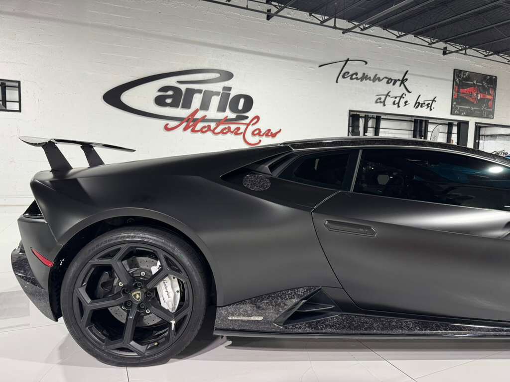 2020 Lamborghini Huracan EVO ALL-WHEEL DRIVE! forged carbon body kit, Sensonum audio system, interior forged carbon AND MORE!! Fort Lauderdale FL