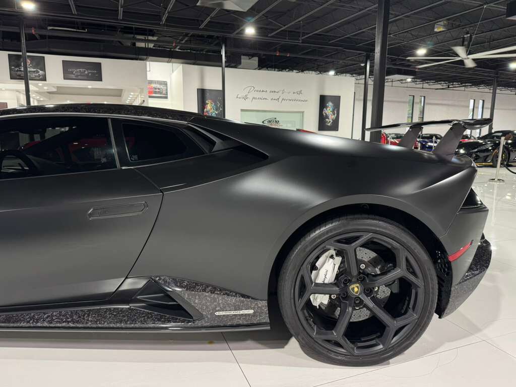 2020 Lamborghini Huracan EVO ALL-WHEEL DRIVE! forged carbon body kit, Sensonum audio system, interior forged carbon AND MORE!! Fort Lauderdale FL