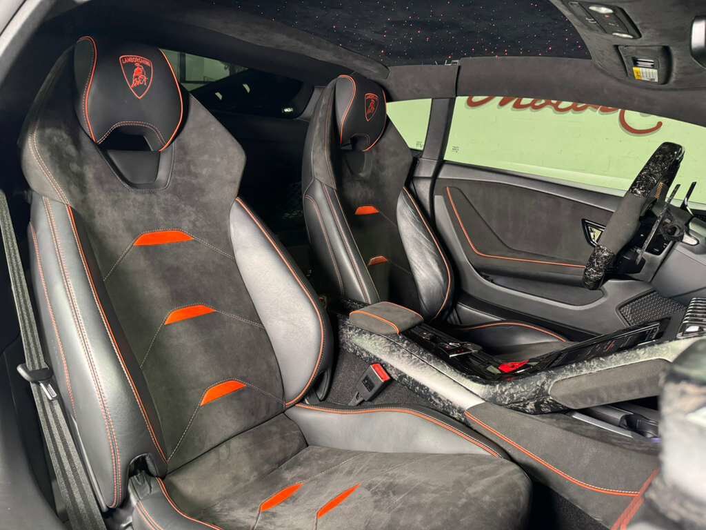 2020 Lamborghini Huracan EVO ALL-WHEEL DRIVE! forged carbon body kit, Sensonum audio system, interior forged carbon AND MORE!! Fort Lauderdale FL