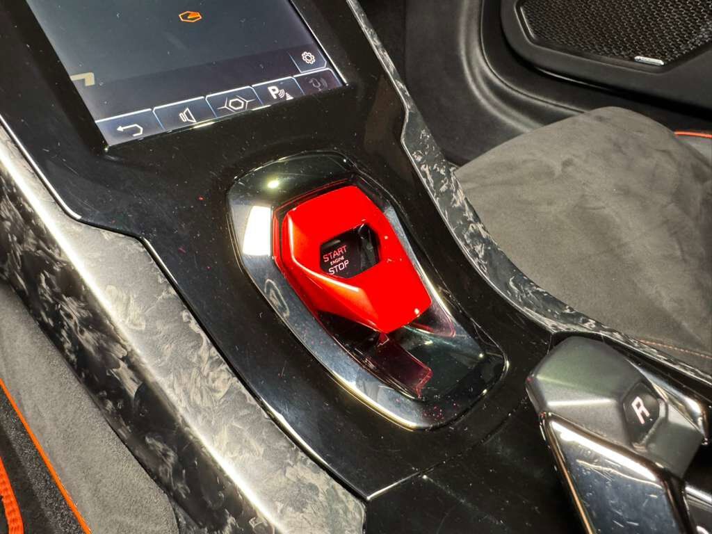 2020 Lamborghini Huracan EVO ALL-WHEEL DRIVE! forged carbon body kit, Sensonum audio system, interior forged carbon AND MORE!! Fort Lauderdale FL