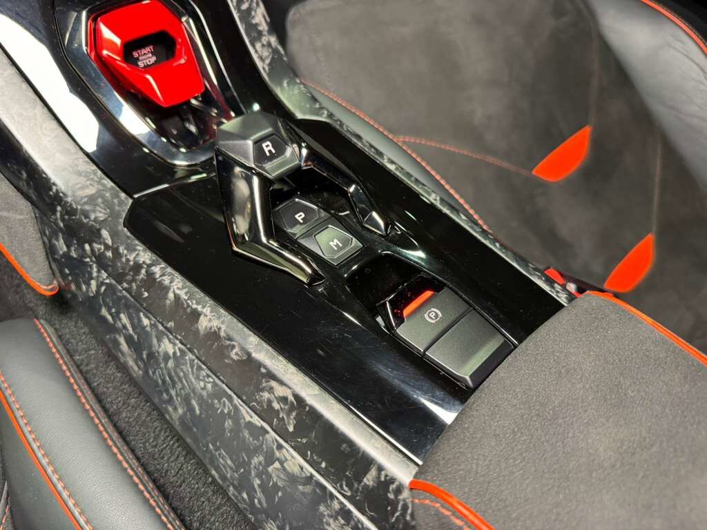 2020 Lamborghini Huracan EVO ALL-WHEEL DRIVE! forged carbon body kit, Sensonum audio system, interior forged carbon AND MORE!! Fort Lauderdale FL