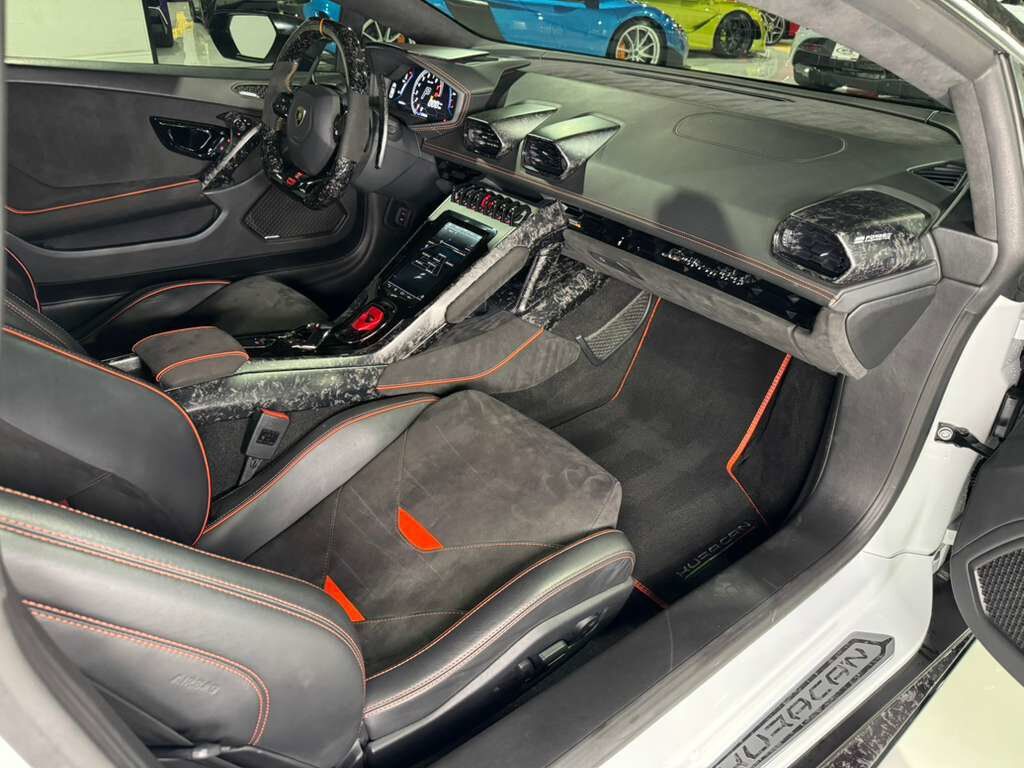 2020 Lamborghini Huracan EVO ALL-WHEEL DRIVE! forged carbon body kit, Sensonum audio system, interior forged carbon AND MORE!! Fort Lauderdale FL