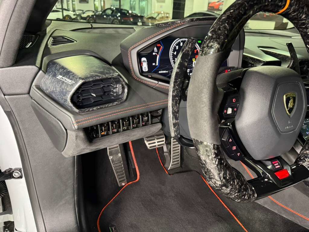 2020 Lamborghini Huracan EVO ALL-WHEEL DRIVE! forged carbon body kit, Sensonum audio system, interior forged carbon AND MORE!! Fort Lauderdale FL