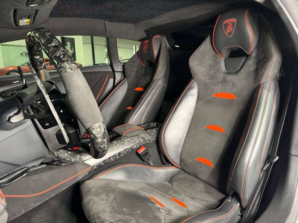 2020 Lamborghini Huracan EVO ALL-WHEEL DRIVE! forged carbon body kit, Sensonum audio system, interior forged carbon AND MORE!! Fort Lauderdale FL