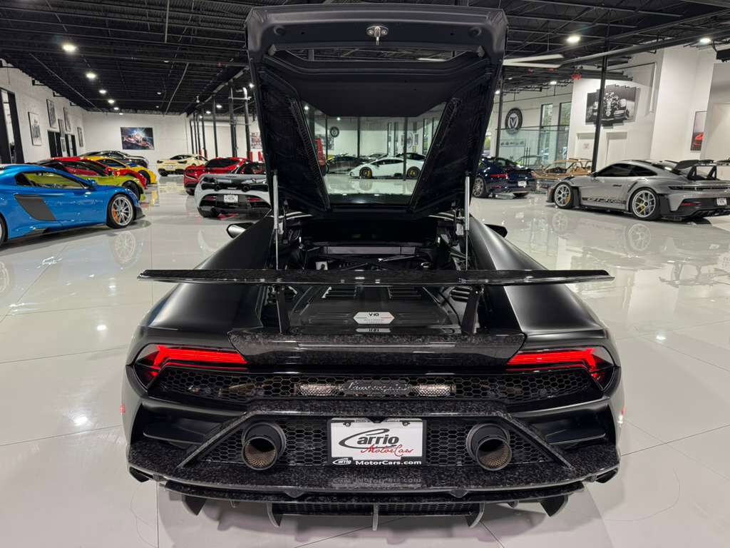 2020 Lamborghini Huracan EVO ALL-WHEEL DRIVE! forged carbon body kit, Sensonum audio system, interior forged carbon AND MORE!! Fort Lauderdale FL