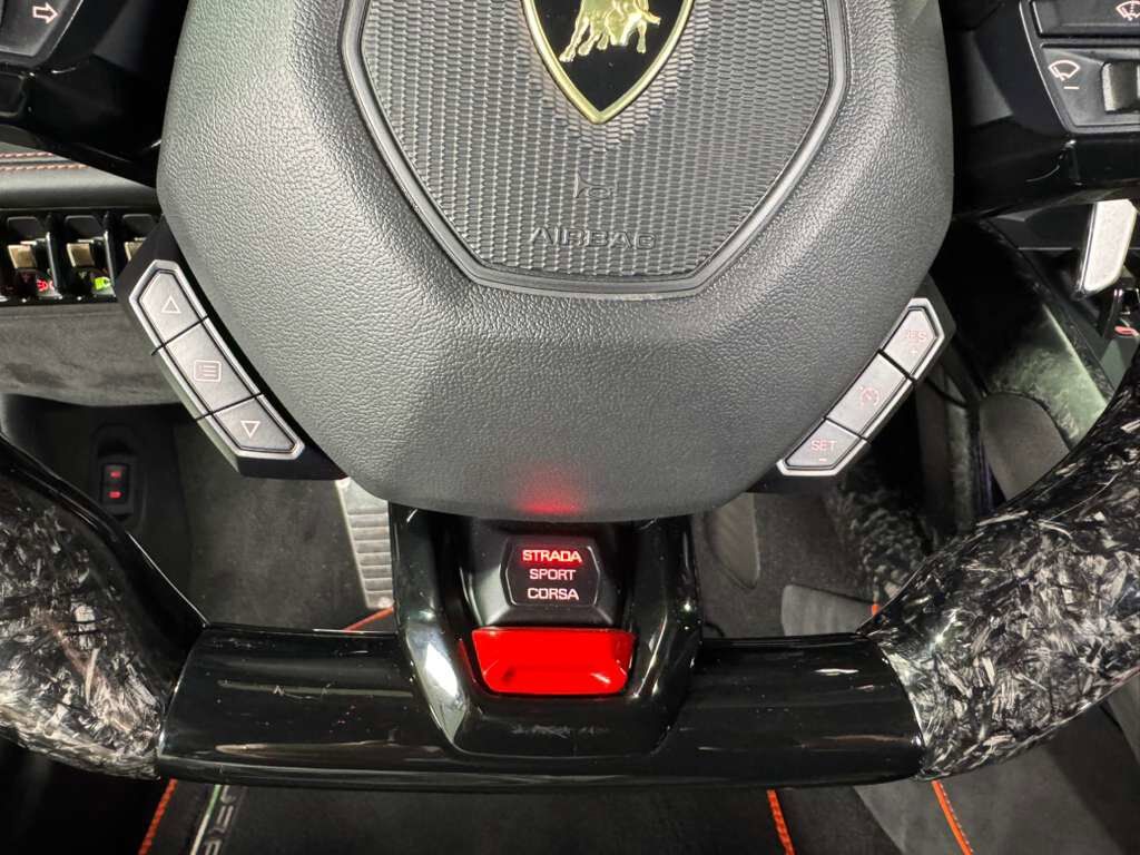 2020 Lamborghini Huracan EVO ALL-WHEEL DRIVE! forged carbon body kit, Sensonum audio system, interior forged carbon AND MORE!! Fort Lauderdale FL