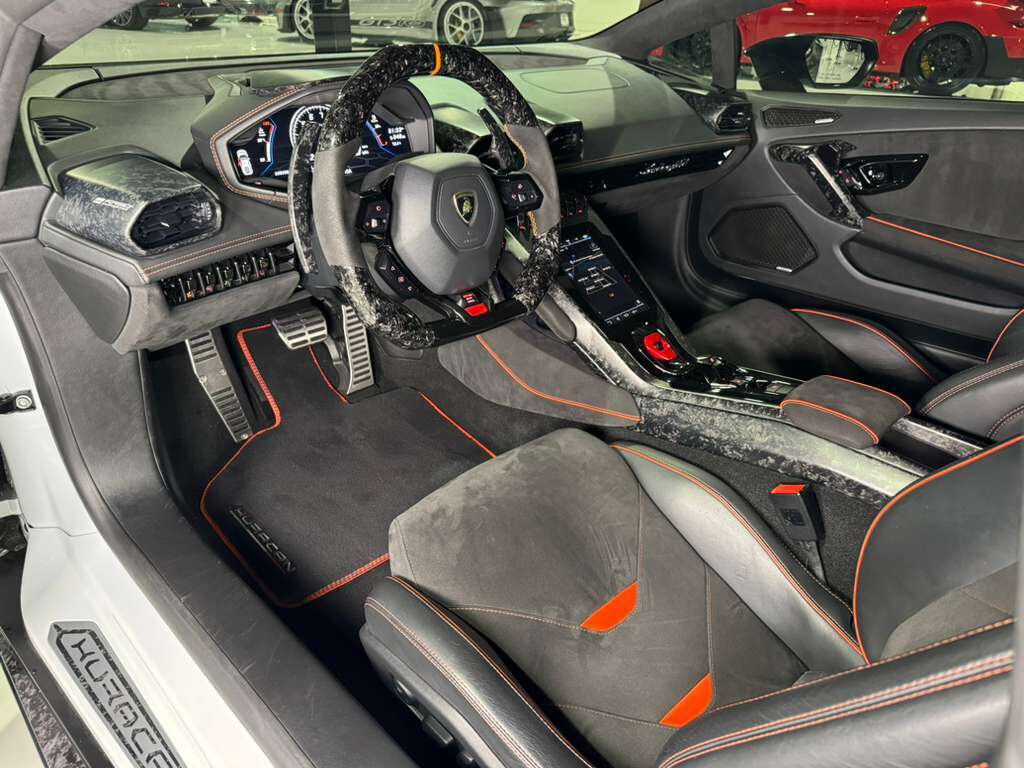 2020 Lamborghini Huracan EVO ALL-WHEEL DRIVE! forged carbon body kit, Sensonum audio system, interior forged carbon AND MORE!! Fort Lauderdale FL