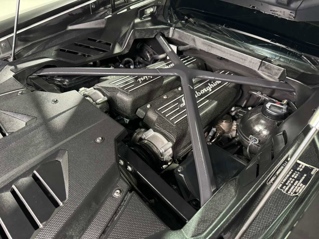 2020 Lamborghini Huracan EVO ALL-WHEEL DRIVE! forged carbon body kit, Sensonum audio system, interior forged carbon AND MORE!! Fort Lauderdale FL