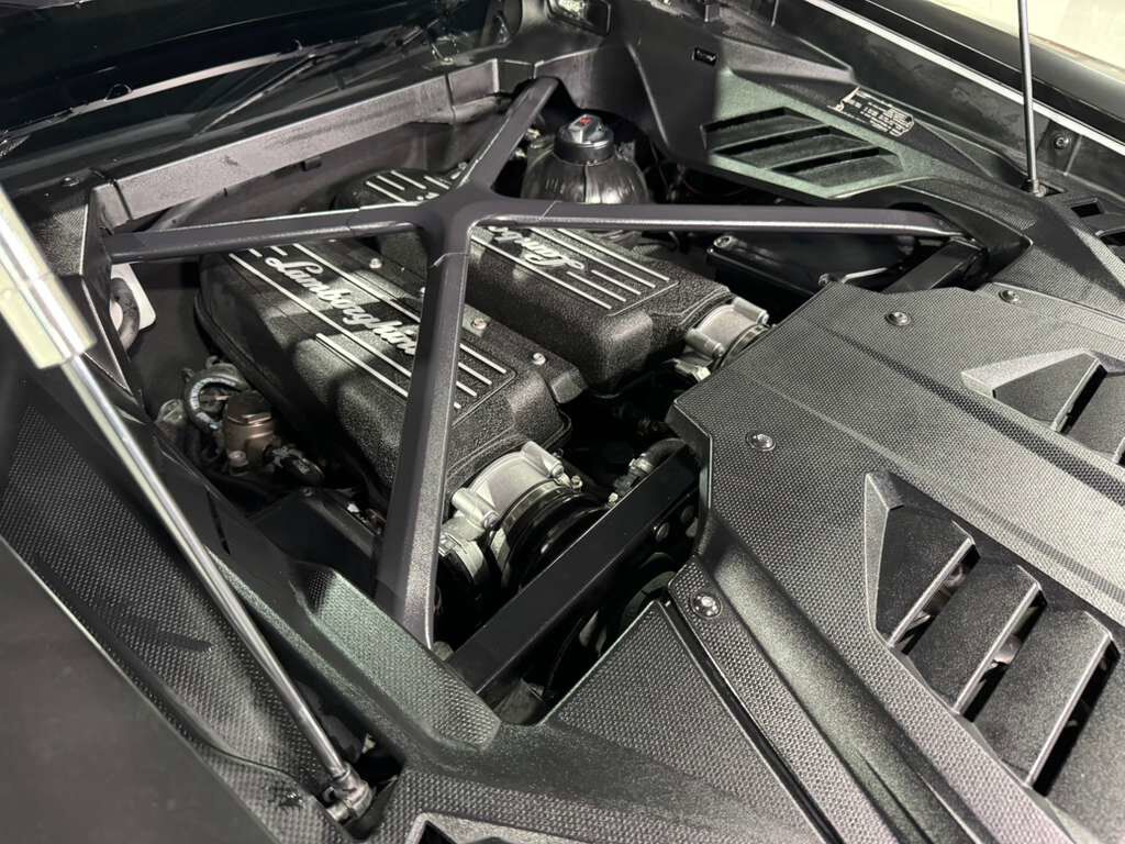 2020 Lamborghini Huracan EVO ALL-WHEEL DRIVE! forged carbon body kit, Sensonum audio system, interior forged carbon AND MORE!! Fort Lauderdale FL