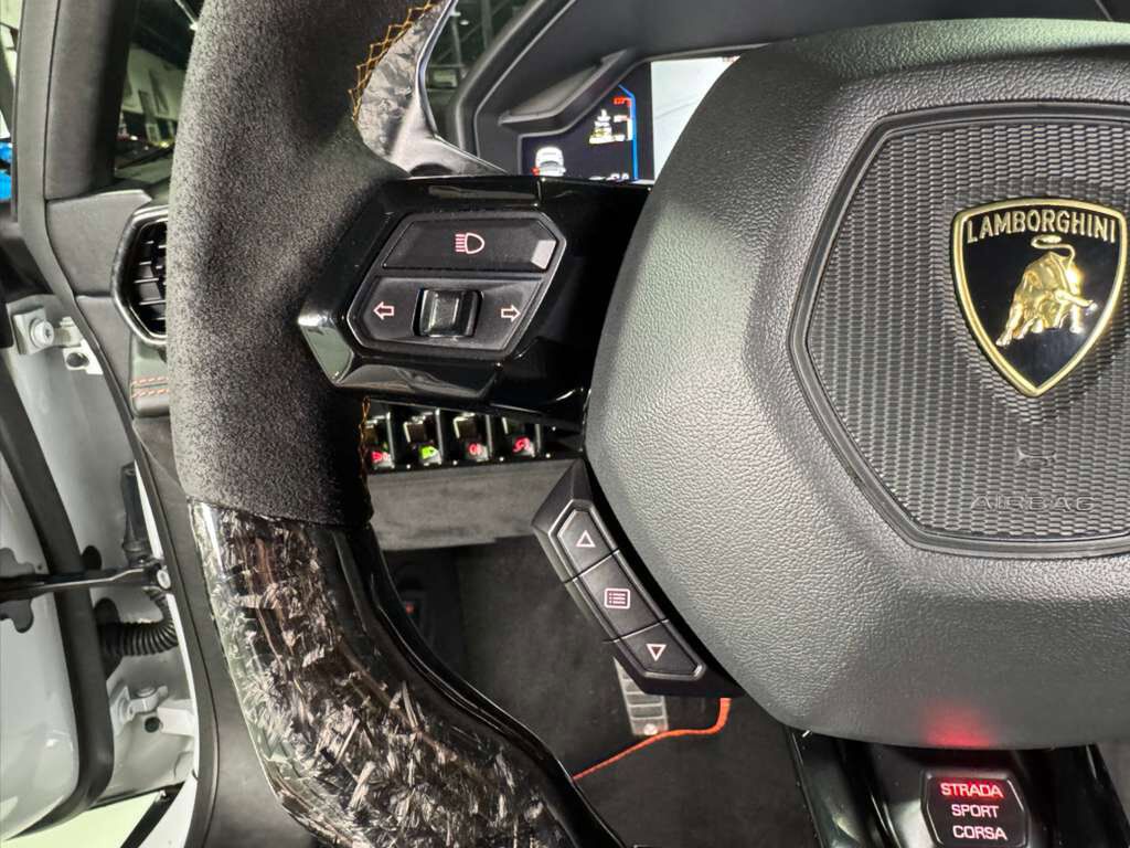 2020 Lamborghini Huracan EVO ALL-WHEEL DRIVE! forged carbon body kit, Sensonum audio system, interior forged carbon AND MORE!! Fort Lauderdale FL
