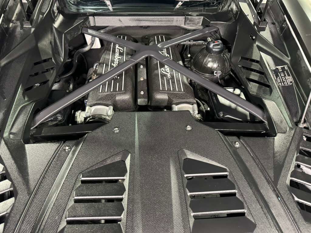 2020 Lamborghini Huracan EVO ALL-WHEEL DRIVE! forged carbon body kit, Sensonum audio system, interior forged carbon AND MORE!! Fort Lauderdale FL